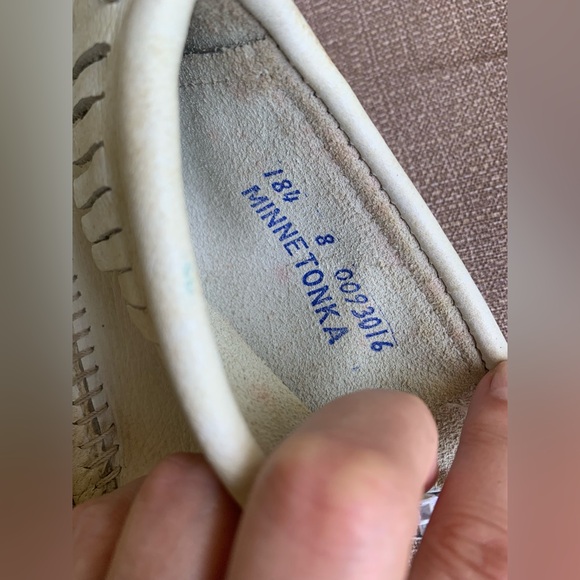 Minnetonka Fringed Cream Leather Ankle Boots Moccasins - Picture 3 of 7